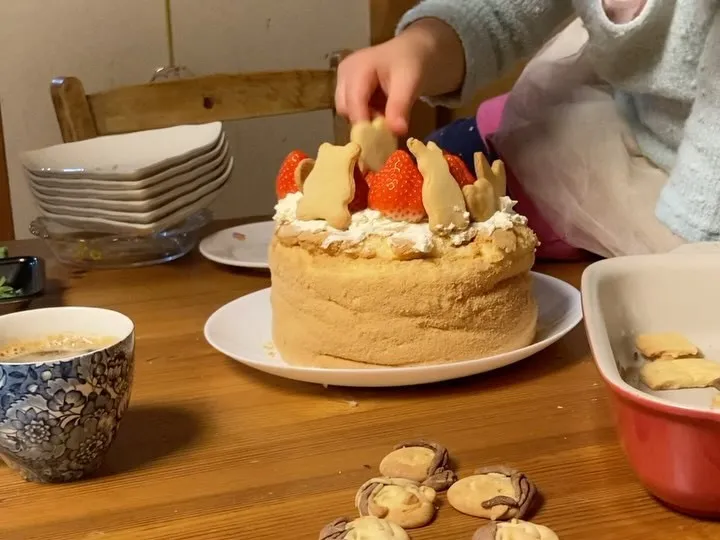 クリームつまみ食いのクッキーちゃん🥰